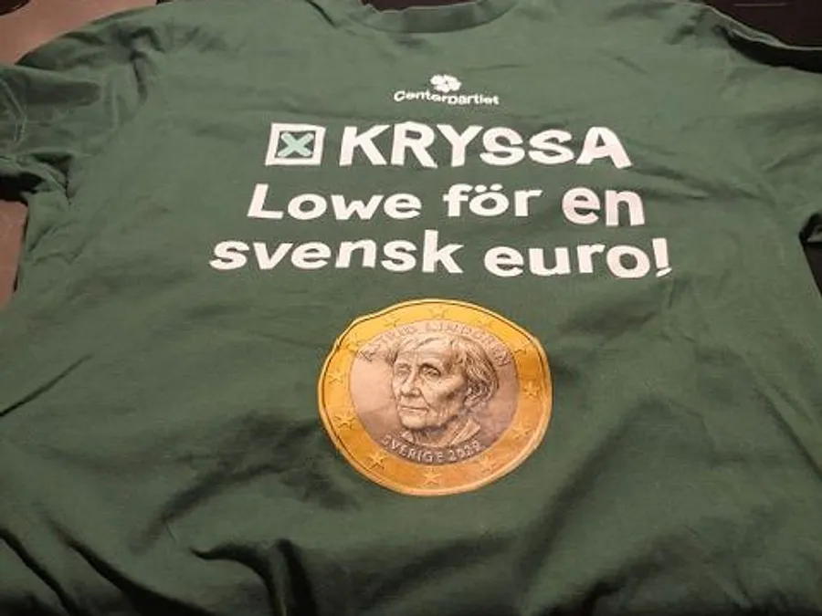 Kampanj-t-shirt med texten Kryssa Lowe för en svensk euro.
